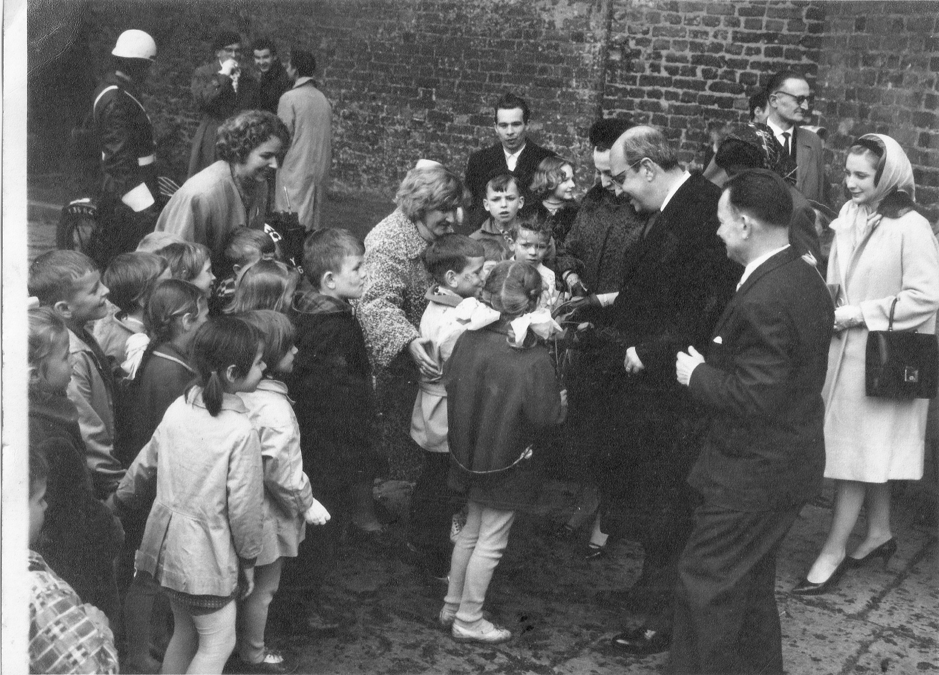 Com crianças em Gdansk – 4/1962